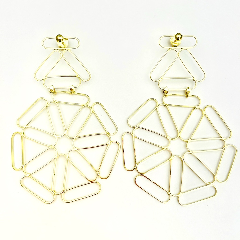 Large gold toned earrings